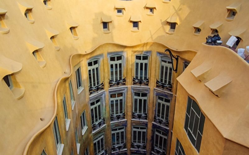 B3.Modernismo - casa mila - nazrin-babashova-LbFrfO1Hjbs-unsplash